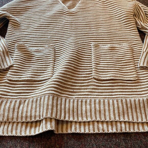 Emberley v neck sweater small - Picture 3 of 6